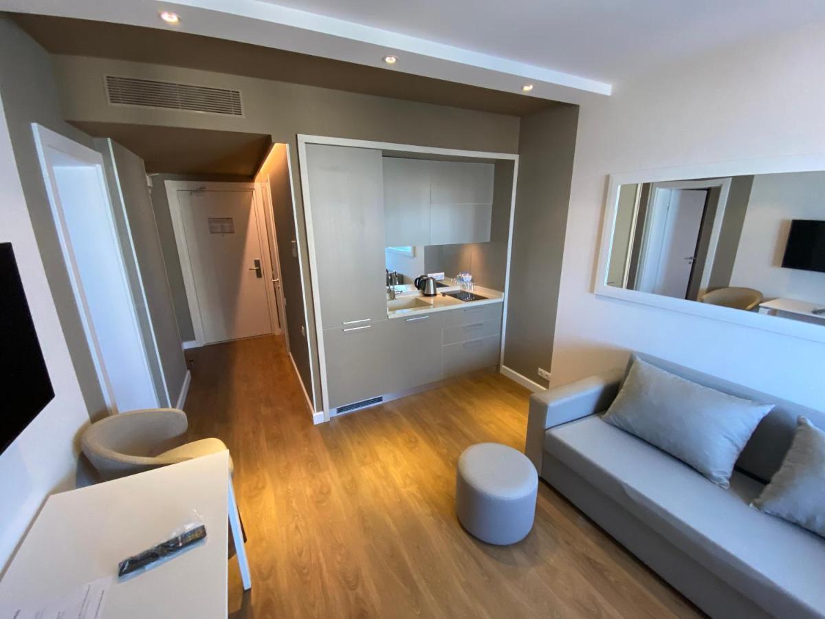 Gq Premium Apartments In Alliance Palace Батуми Экстерьер фото