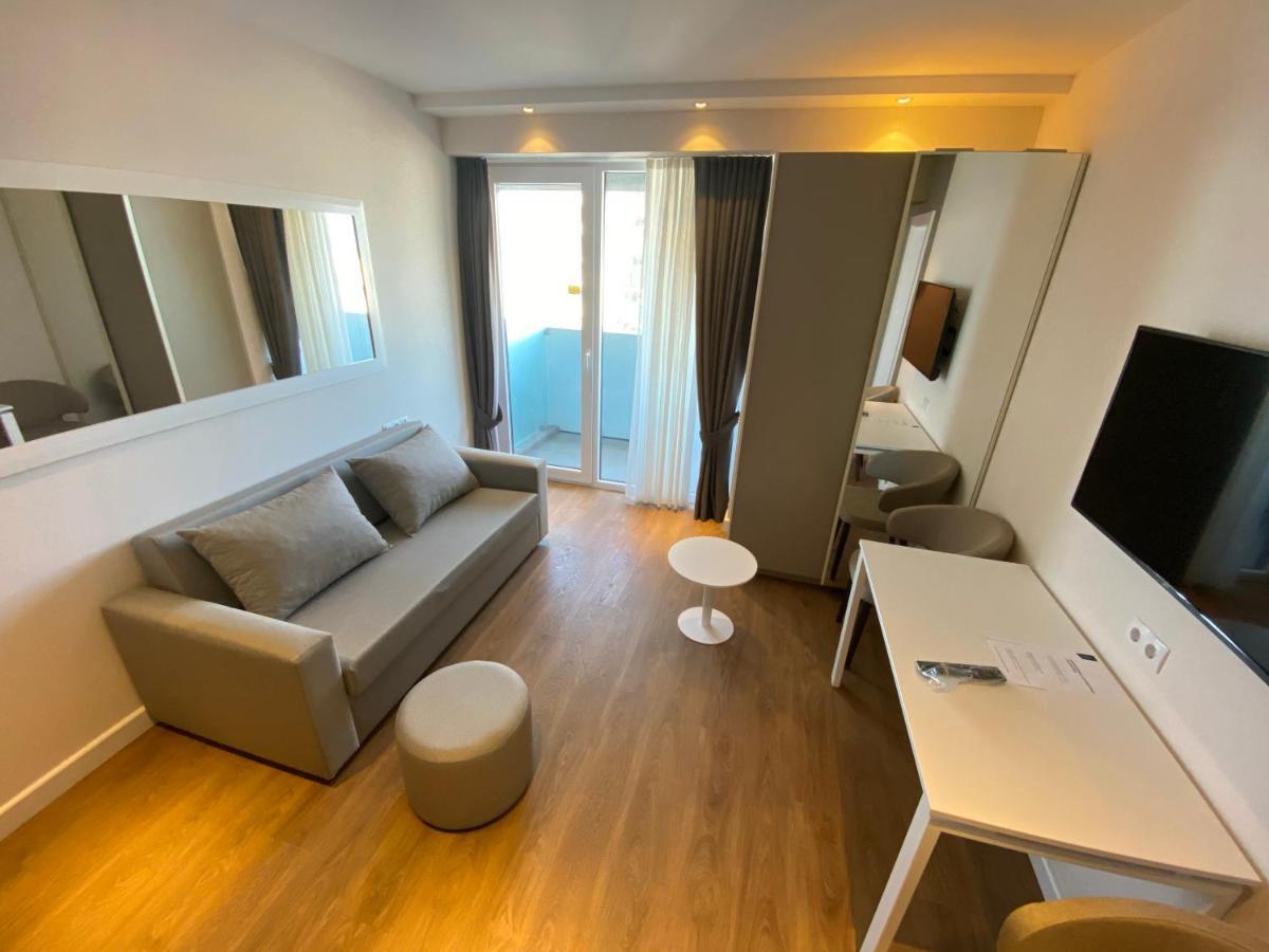 Gq Premium Apartments In Alliance Palace Батуми Экстерьер фото