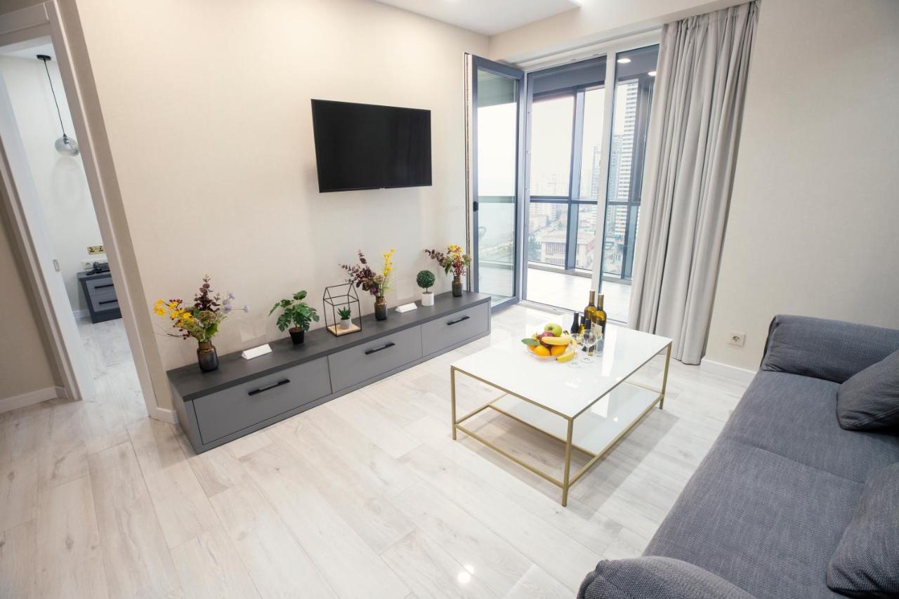 Gq Premium Apartments In Alliance Palace Батуми Экстерьер фото